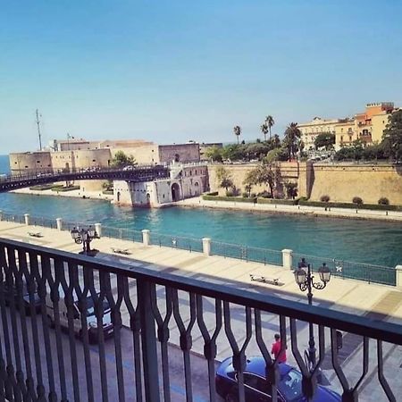 Castello Aragonese Suites 塔兰托 外观 照片