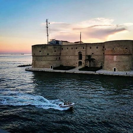 Castello Aragonese Suites 塔兰托 外观 照片